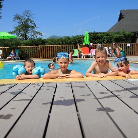 Cabane Lodge Domaine Du Lac Chambon Murol Zewnętrze zdjęcie