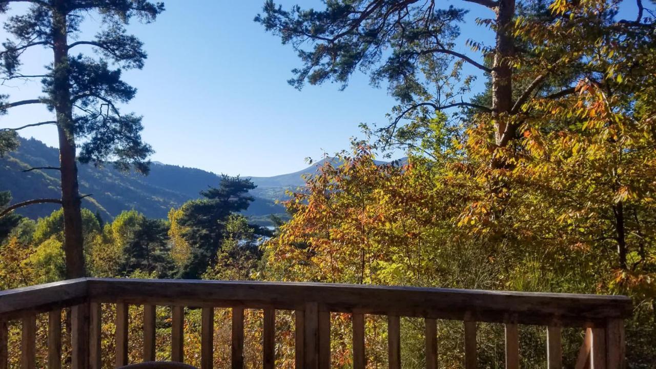 Cabane Lodge Domaine Du Lac Chambon Murol Zewnętrze zdjęcie