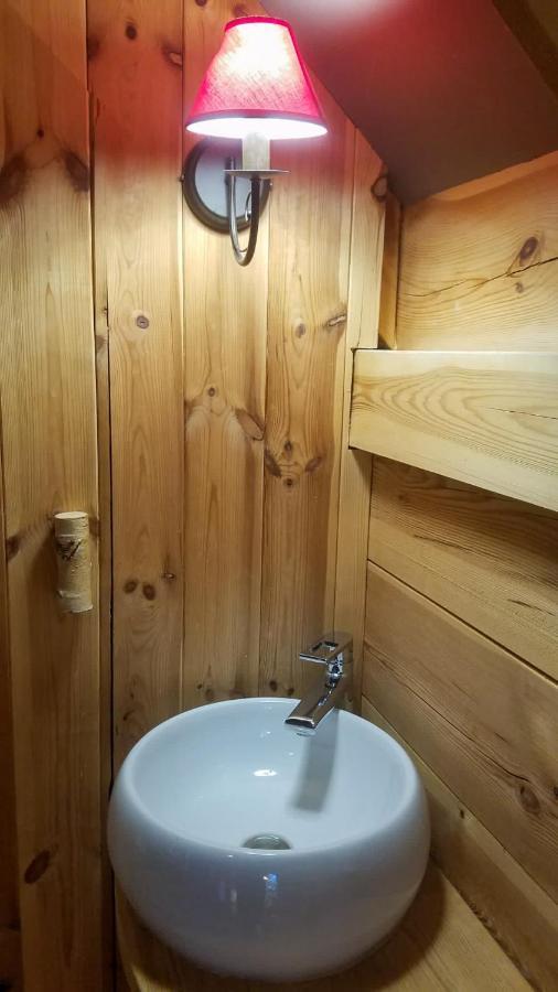 Cabane Lodge Domaine Du Lac Chambon Murol Zewnętrze zdjęcie